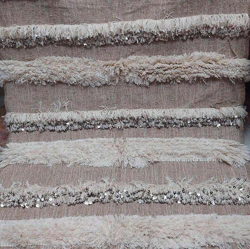 tapis kilim moroccan Un très joli tapis qui, de sa simplicité ne manque pas de charme. Tissé dans une laine pure de mouton